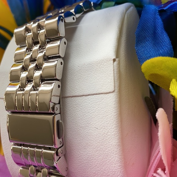 NEW* Men silver flashy big face watch - Picture 7 of 8